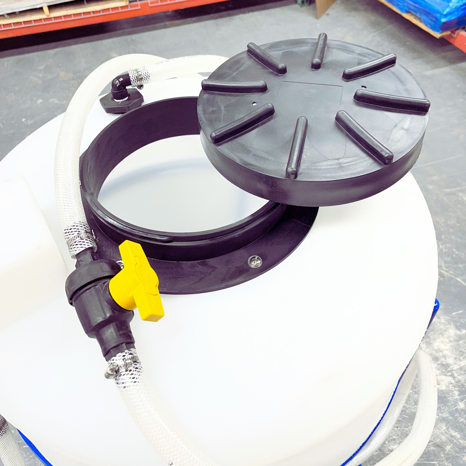 Small liquid grain protectant applicator lid
