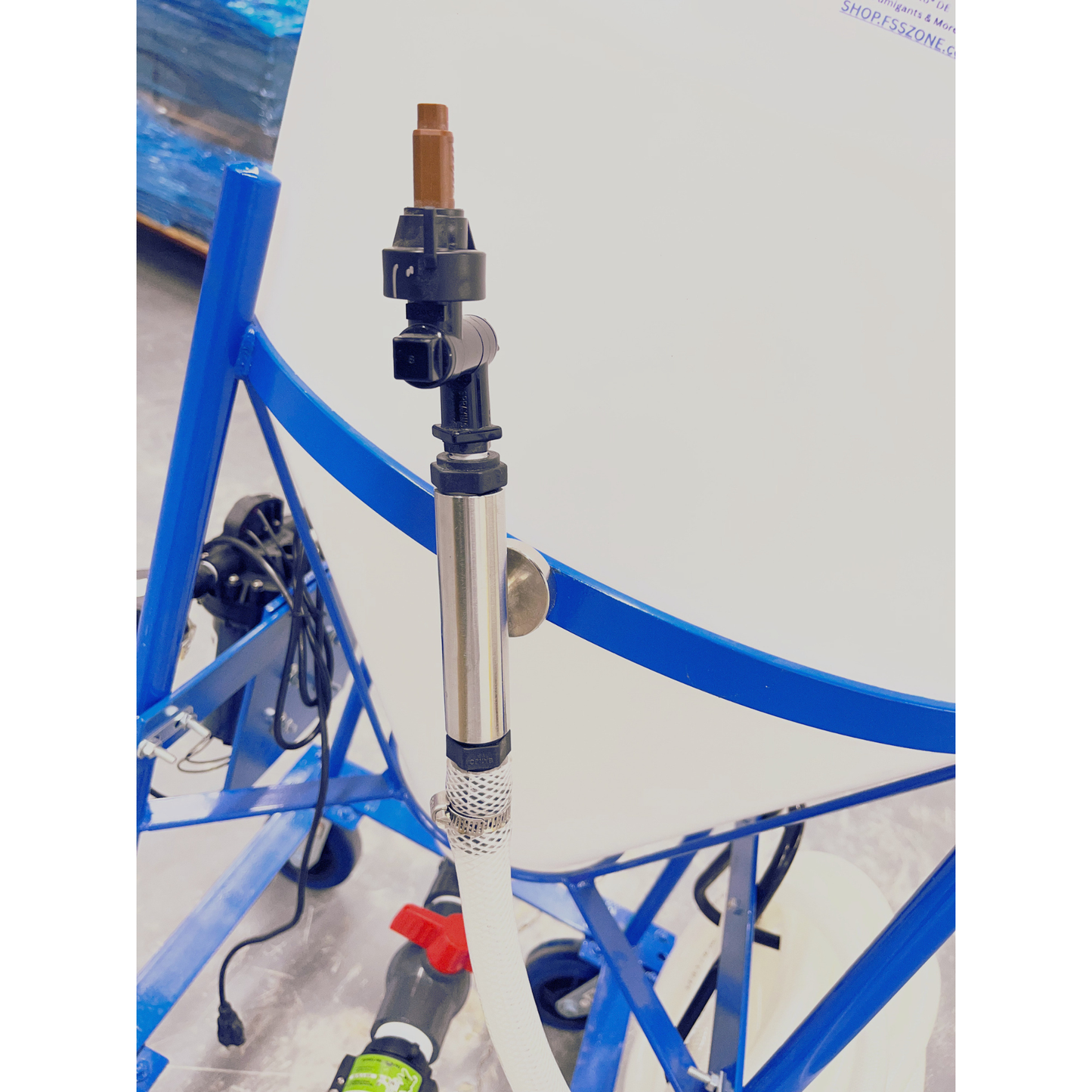 Small liquid grain protectant applicator spray nozzle